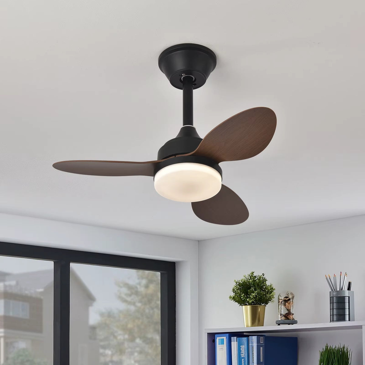 Chinook ceiling fan in black and dark timber look, close-up